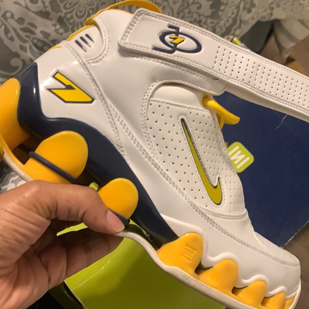 Nike Shox Ups navy, white and yellow Mens sneakers